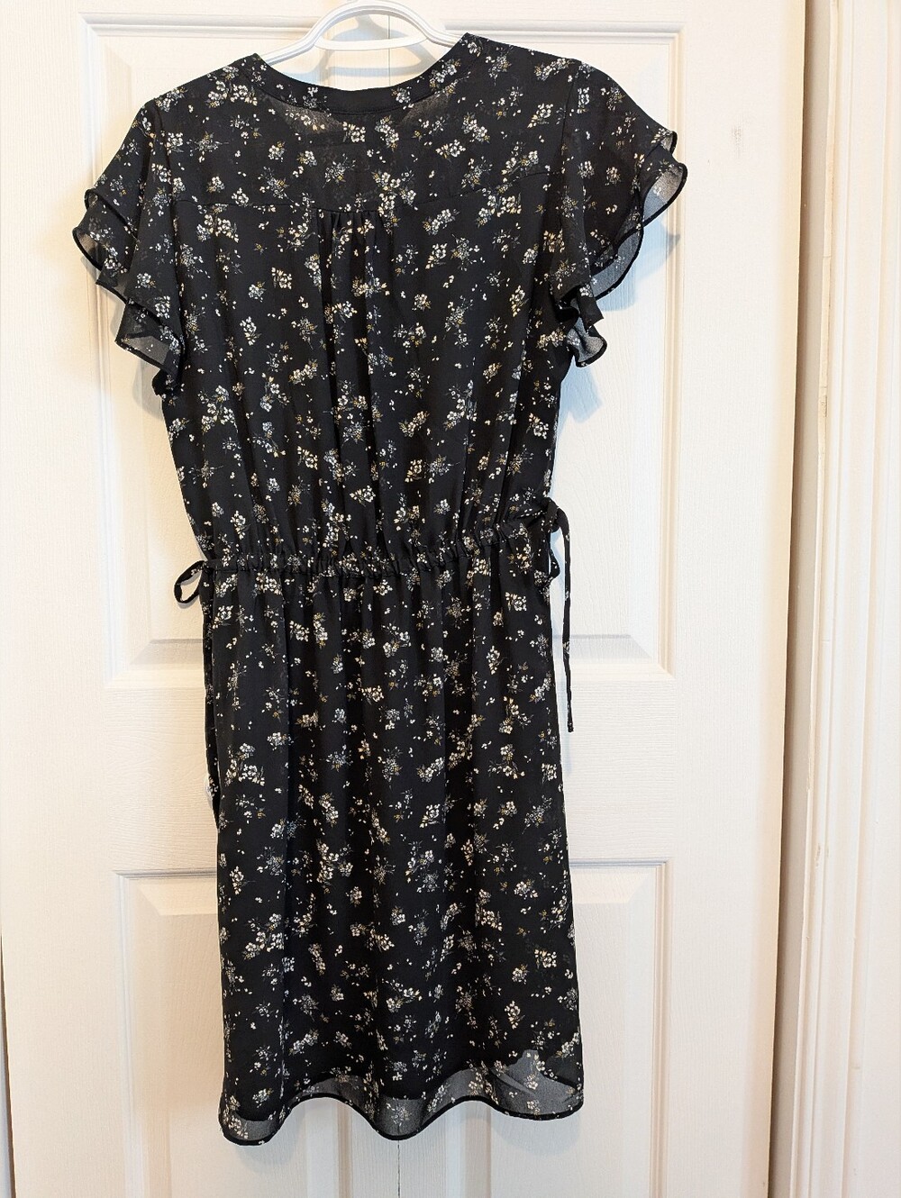 H&M Black Floral V-Neck Flutter Sleeve Dress - Picture 6 of 6